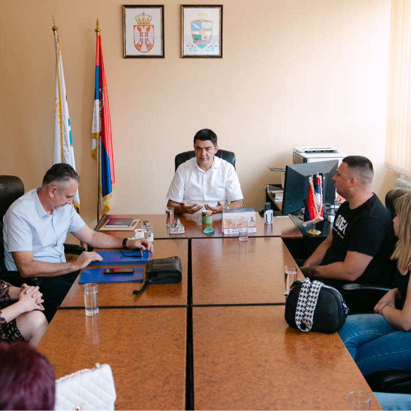 Десет нових предузетника у Љубовији добило подршку за покретање сопственог бизниса