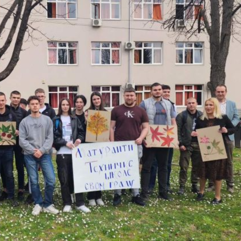 Maturanti Tehničke škole zasadili drveće u školskom parku