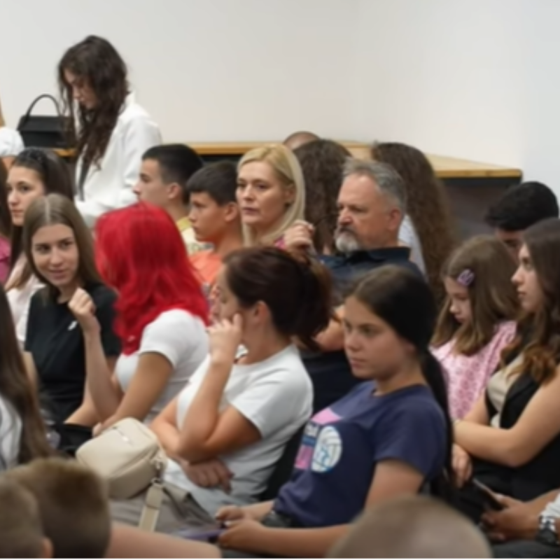 Лозница наградила најбоље ученике: За 79 младих талената издвојено 865.000 динара