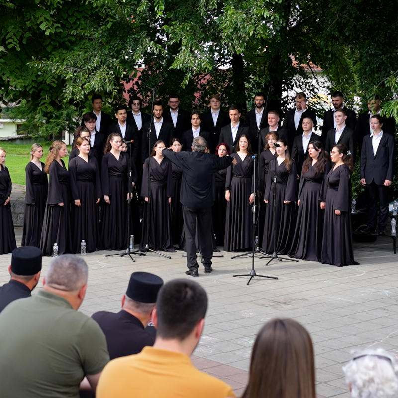 Камерни хор из Источног Сарајева одушевио публику на „Гуарнери фесту“ у Лозници