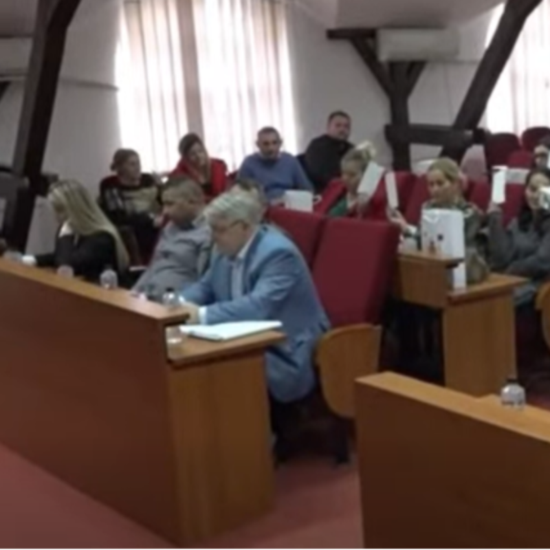 Бесплатни уџбеници за све основце у Малом Зворнику